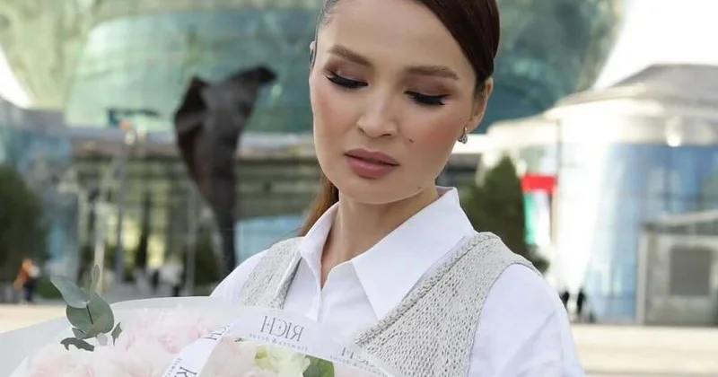 Жулдыз Абдукаримова опубликовала семейное поздравление без Кайрата Нуртаса (ВИДЕО)