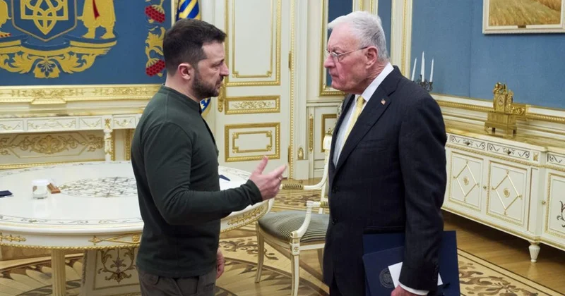 СМИ: Трамп назвал идиотом своего спецпосланника за похвалу Зеленского