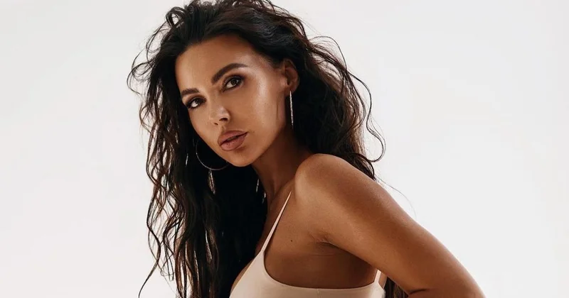 Папы не хватает : Оксана Самойлова устроила новогоднюю фотосессию с детьми без Джигана