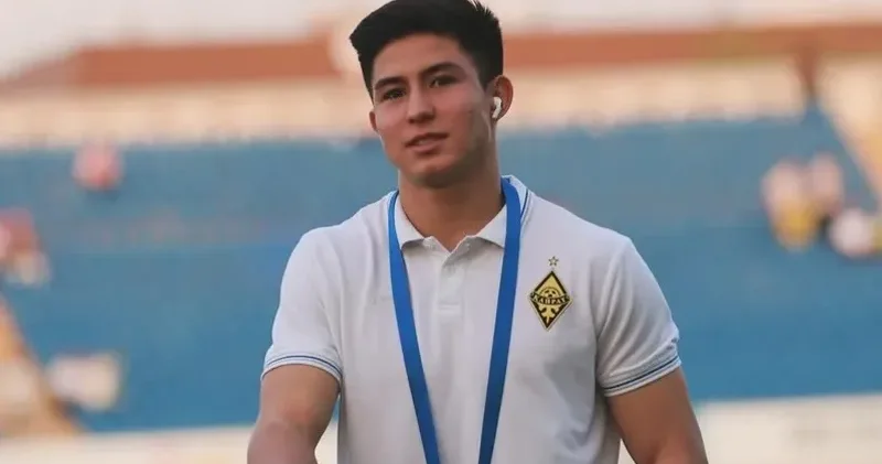 17 жастағы Дастан Сәтпаев алғаш рет сүйіктісін көрсетті