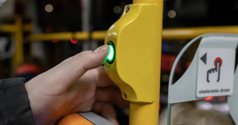 Автобустағы оқушы қыздың телефонын ұрлаған шетел азаматы ұсталды