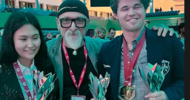 Два победителя: Бибисара Асаубаева и Магнус Карлсен появились на общем фото