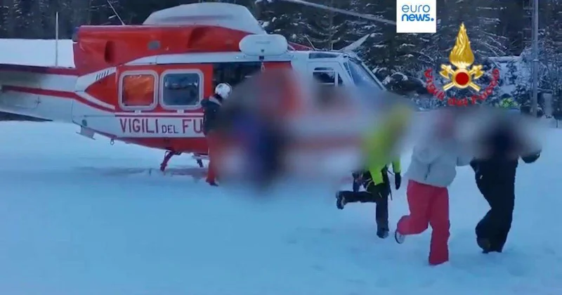 В Италии около 100 человек застряли на высоте 3 км на канатной дороге