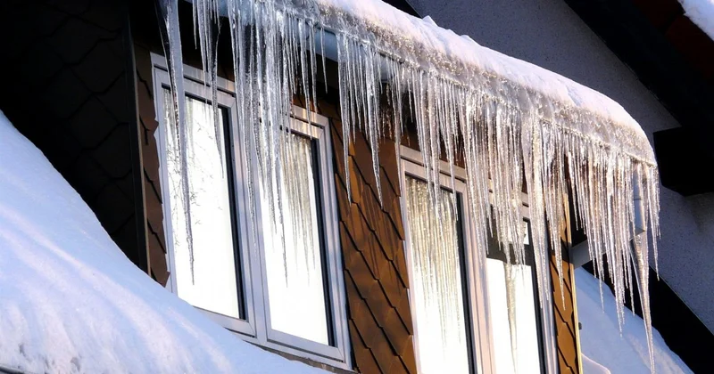 Сильные осадки и гололед ожидает казахстанцев 31 декабря