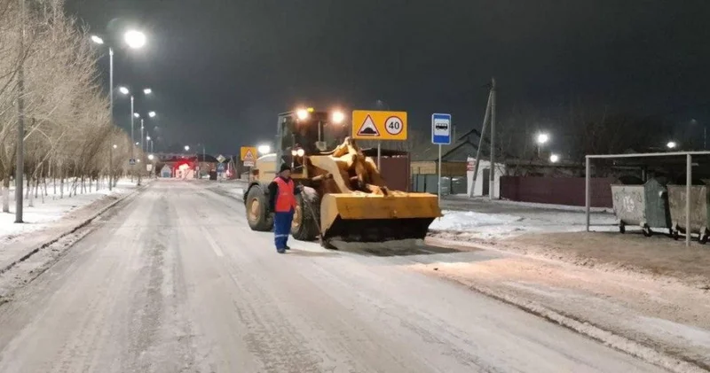 Гололед и метели: в Астане усилили работу коммунальных служб