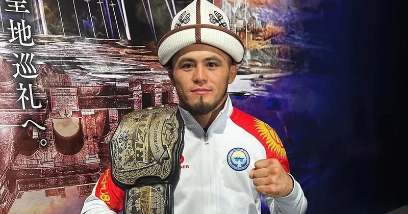 Кыргызстанский боец травмировал соперника и защитил титул в крупной ММА лиге